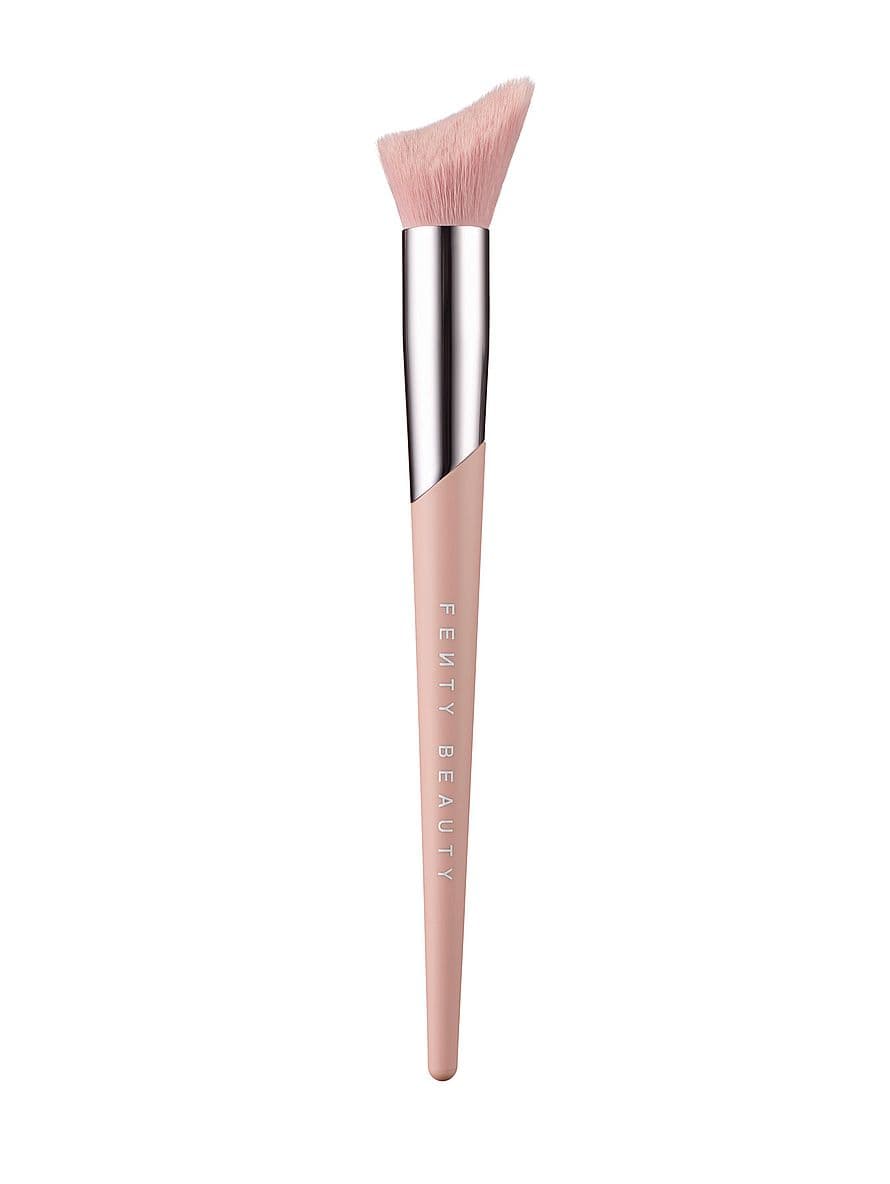 Cheek-Hugging Highlight Brush 120