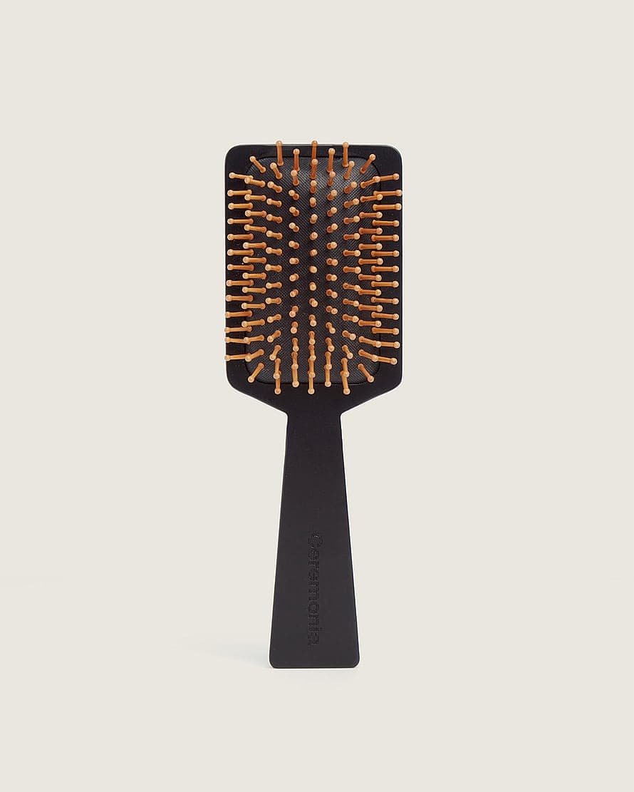 Pelo Brush
